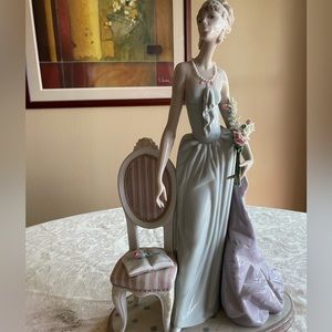 RETIRED 2004 ‘A LADY OF TASTE LLADRO’ PORCELAIN FIGURINE Item# 01001495